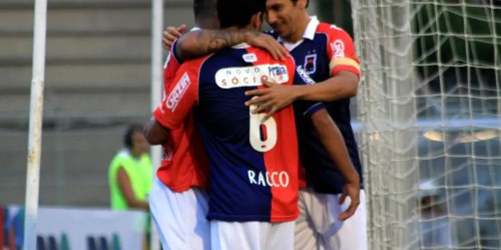 Imagem ilustrativa da imagem Paraná bate o Maringá por 2 x 1 fora de casa