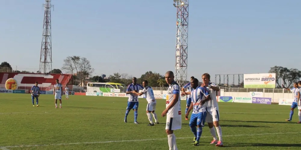 Imagem ilustrativa da imagem Com três de Baiano, Foz vence a primeira partida no Estadual