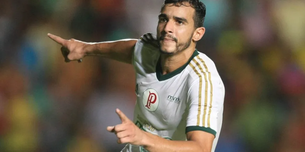 Imagem ilustrativa da imagem Cruzeiro contrata atacante Henrique, ex-Palmeiras