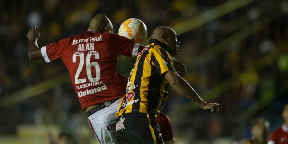 Imagem ilustrativa da imagem Inter perde por 3 a 1 e tem início complicado na Libertadores