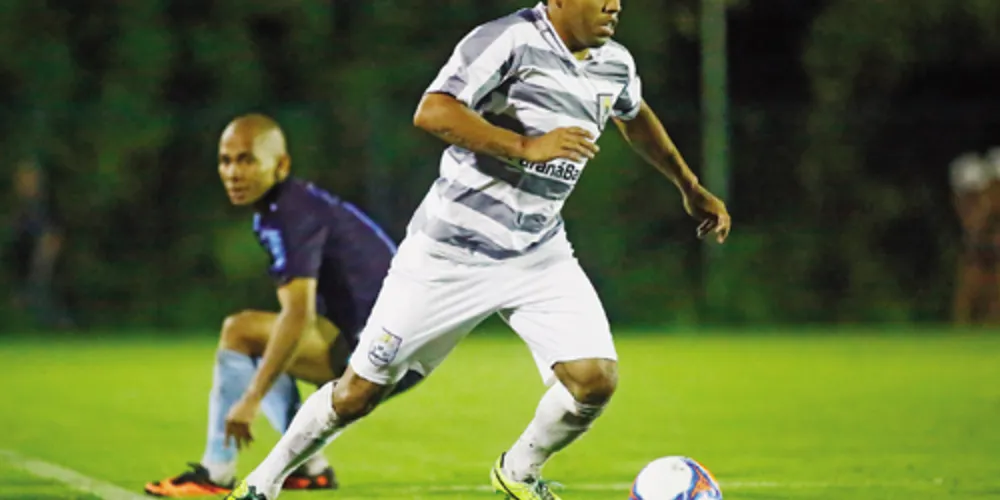 Imagem ilustrativa da imagem Jotinha tropeça em casa e deixa liderança do Paranaense escapar