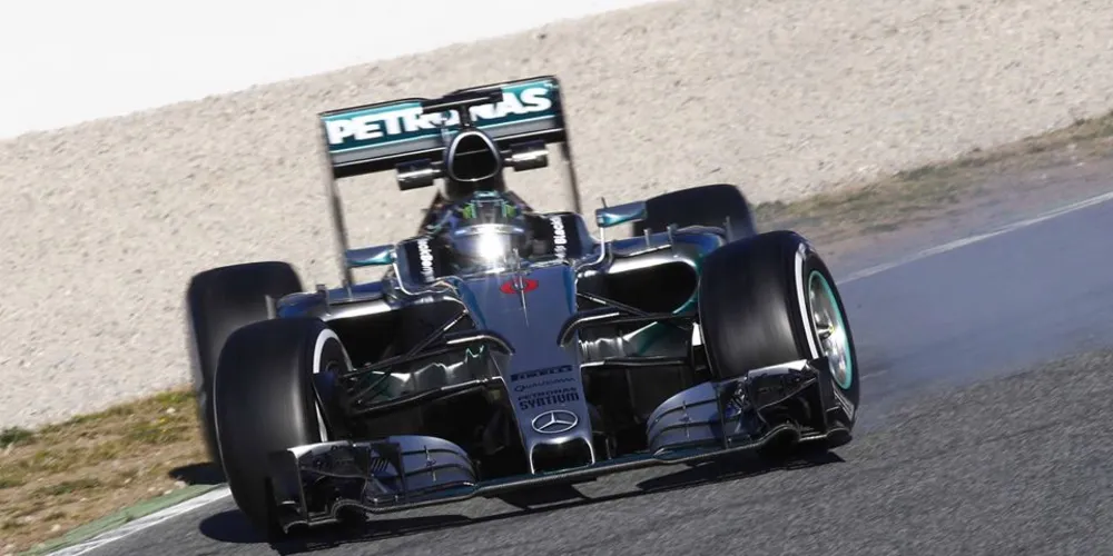 Imagem ilustrativa da imagem Rosberg ‘voa’ com Mercedes e bate tempo de Massa