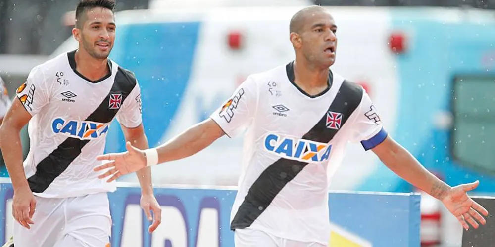 Imagem ilustrativa da imagem Vasco bate Bangu e assume a ponta do Carioca