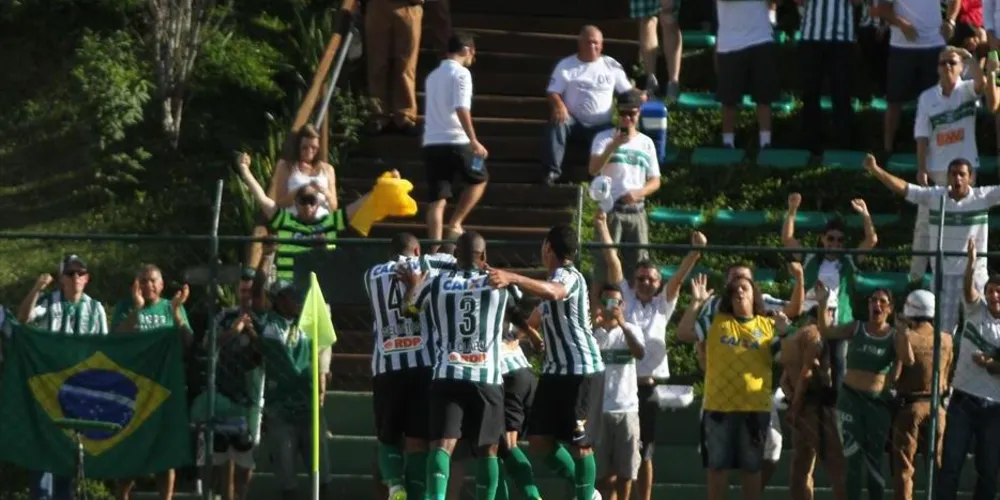Imagem ilustrativa da imagem Coritiba vence JMalucelli e assume a liderança do Paranaense 2015