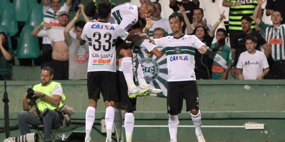 Imagem ilustrativa da imagem Coritiba vence Rio Branco e continua perseguição ao líder Jotinha