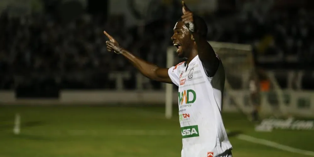 Imagem ilustrativa da imagem Fantasma vence o Atlético e assume a vice-liderança do campeonato