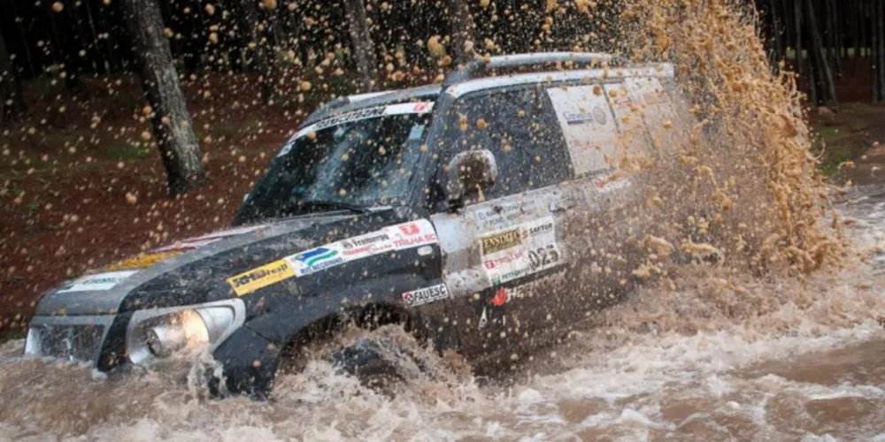 Imagem ilustrativa da imagem Dupla de PG compete na Copa Brasil de Rally