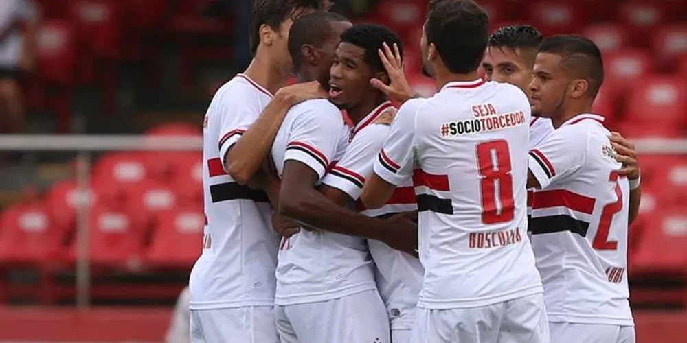 Imagem ilustrativa da imagem Garotada dá show, e Tricolor encaminha classificação