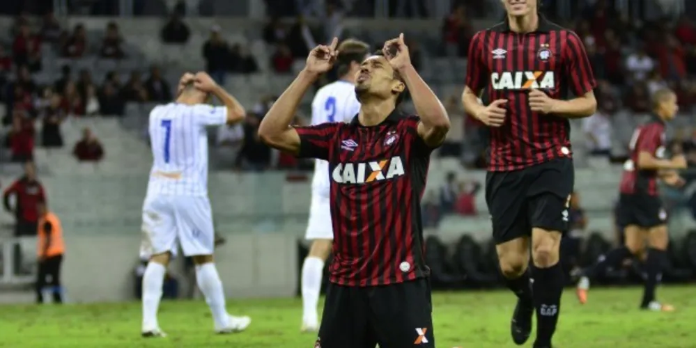 Imagem ilustrativa da imagem Atlético arrasa Nacional e ainda tem chances de avançar no estadual
