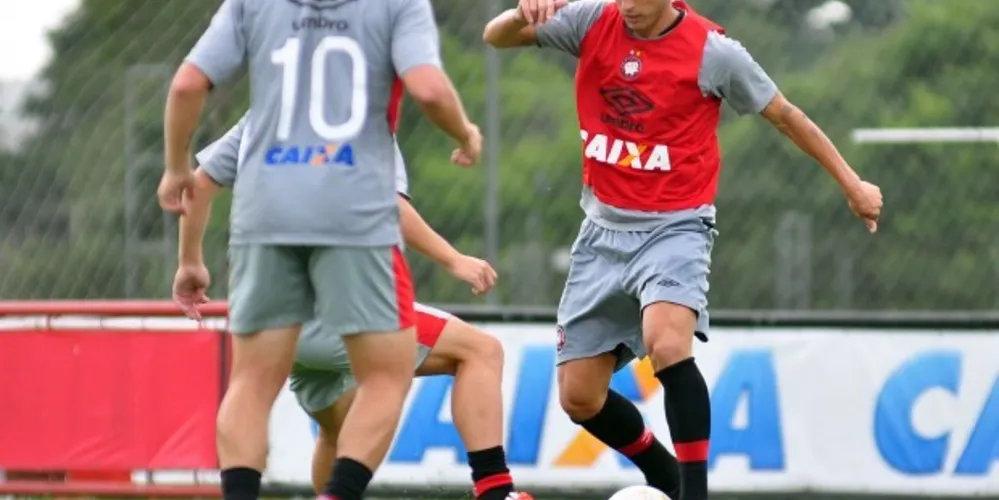 Imagem ilustrativa da imagem Atlético-PR confirma time principal diante do Jotinha