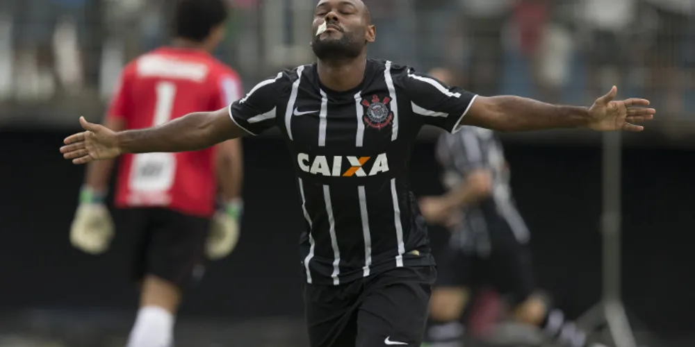 Imagem ilustrativa da imagem Atletas do Corinthians celebram vitórias em maratona