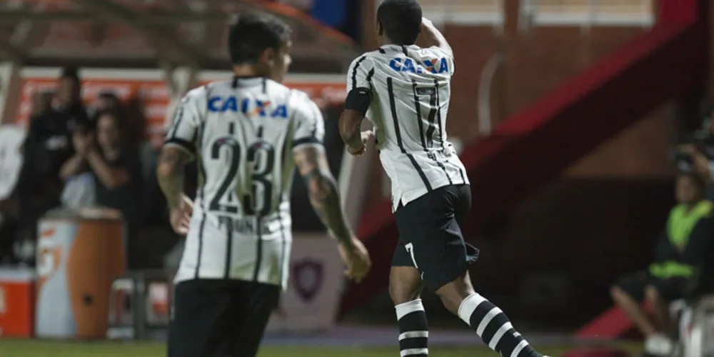 Imagem ilustrativa da imagem Corinthians vence San Lorenzo e é líder na Libertadores