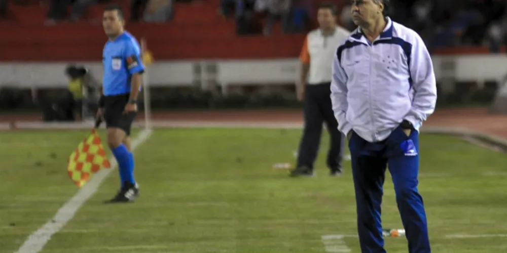 Imagem ilustrativa da imagem Cruzeiro recebe Huracán nesta terça no Mineirão
