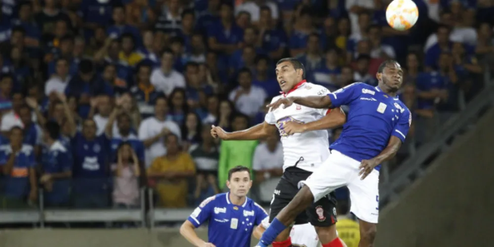 Imagem ilustrativa da imagem Cruzeiro lamenta chances perdidas após empate na Libertadores