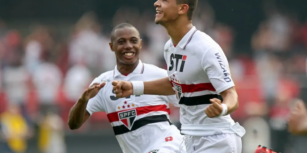 Imagem ilustrativa da imagem Denilson celebra 100º jogo no Morumbi com vitória