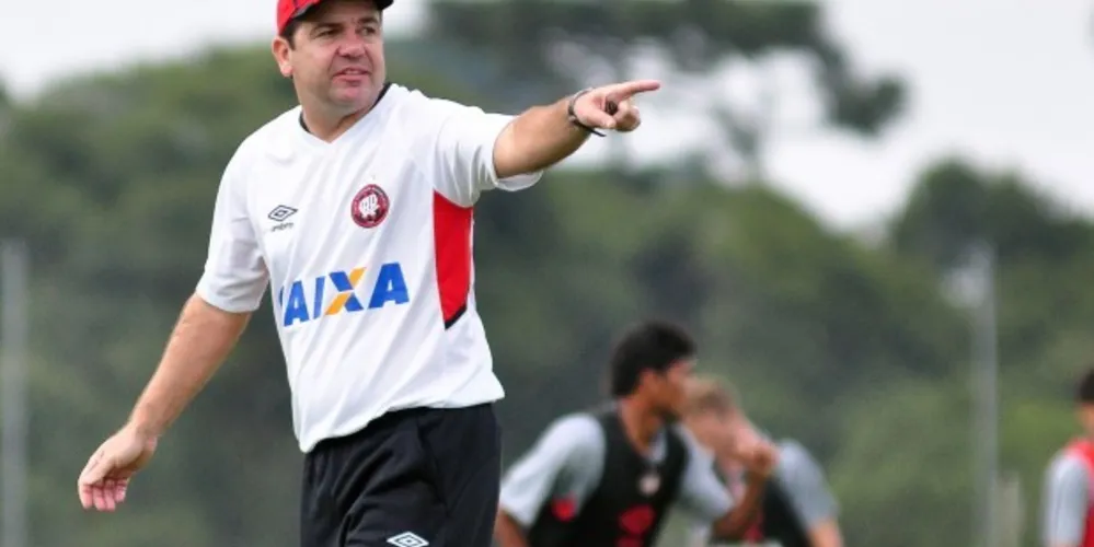 Imagem ilustrativa da imagem Enderson Moreira projeta ‘perfil’ do Atlético