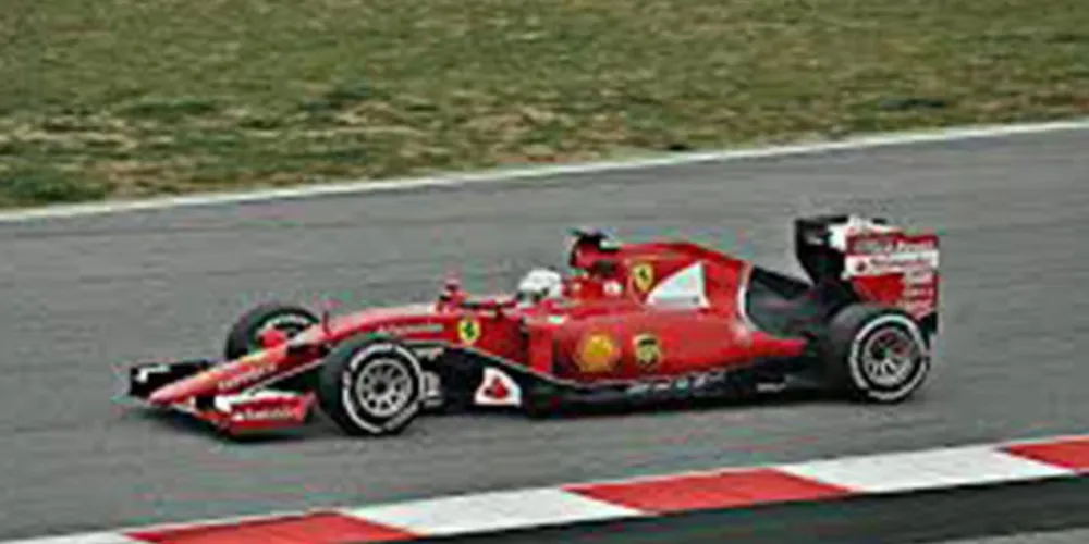 Imagem ilustrativa da imagem Vettel vê Mercedes como favorita ao título em 2015