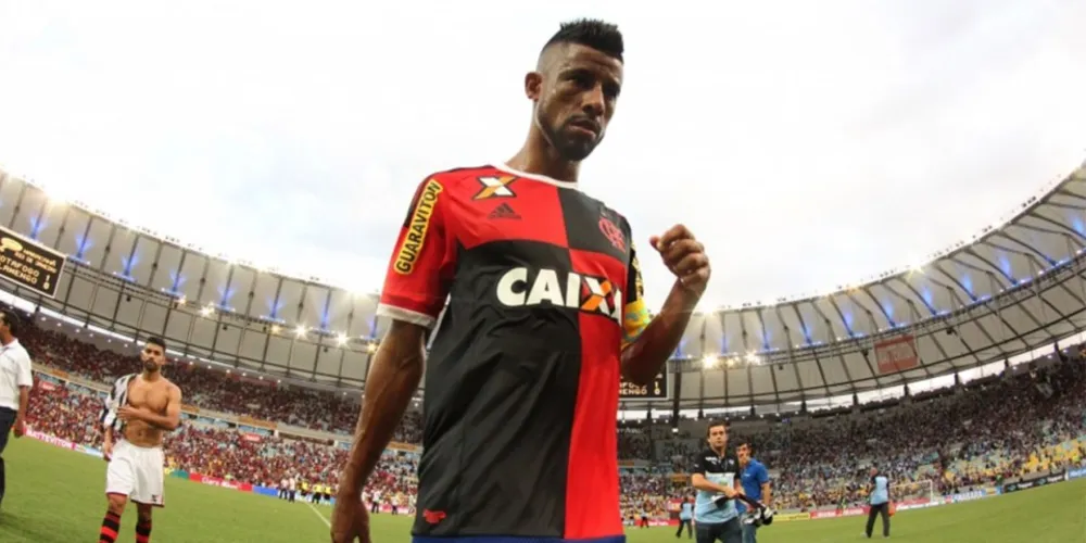 Imagem ilustrativa da imagem Léo Moura pede estádio cheio para despedida