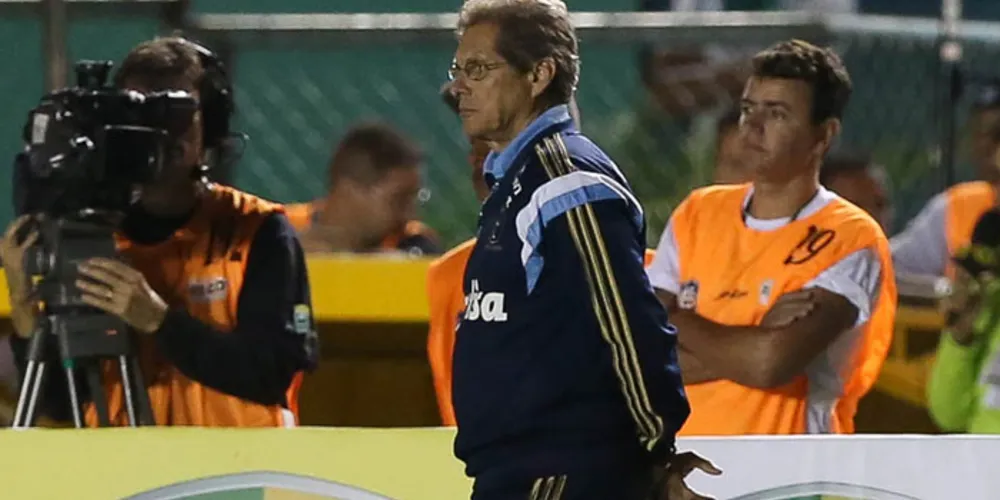 Imagem ilustrativa da imagem Oswaldo elogia Palmeiras, mas pede calma à torcida