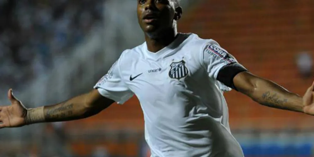 Imagem ilustrativa da imagem Pênalti polêmico garante vantagem do Santos contra o Londrina