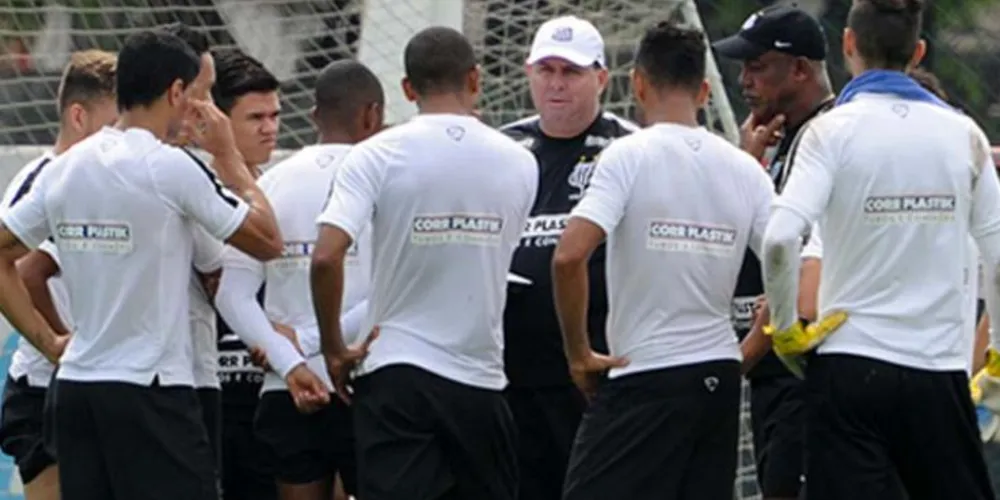 Imagem ilustrativa da imagem Já classificado, Santos quer primeira colocação