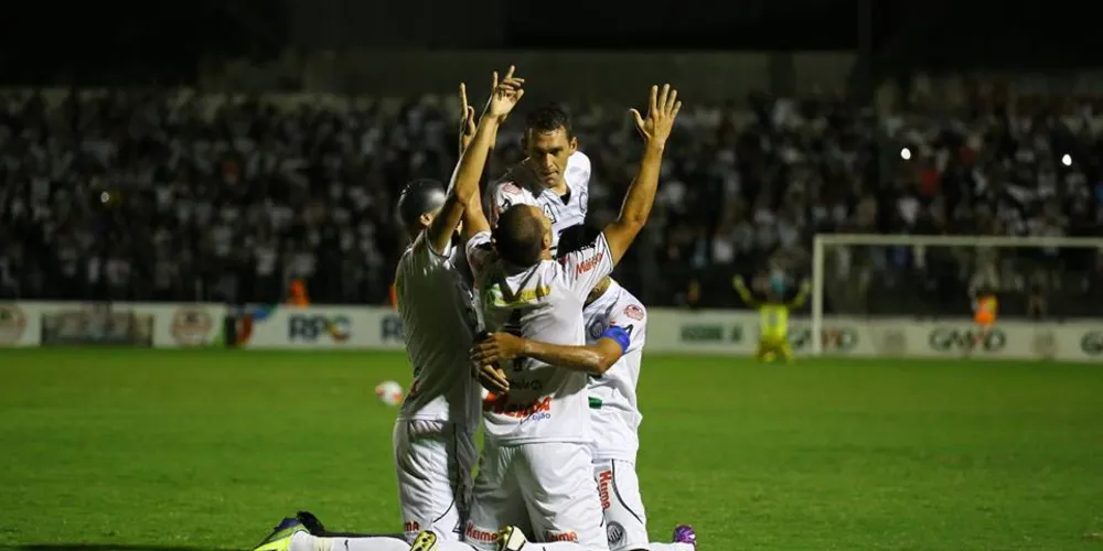 Imagem ilustrativa da imagem Operário vence o Foz e chega a final do Paranaense após 54 anos