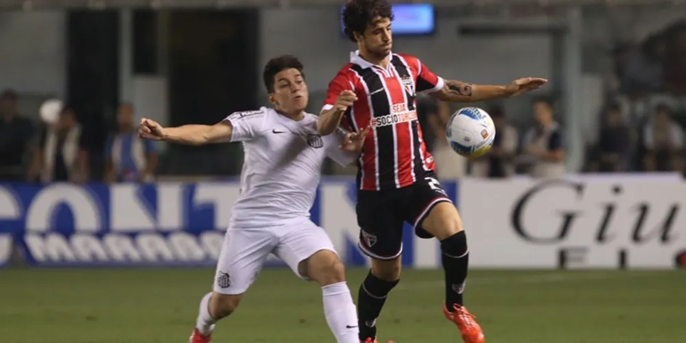 Imagem ilustrativa da imagem Santos vence o Tricolor na Vila e garante vaga na final 