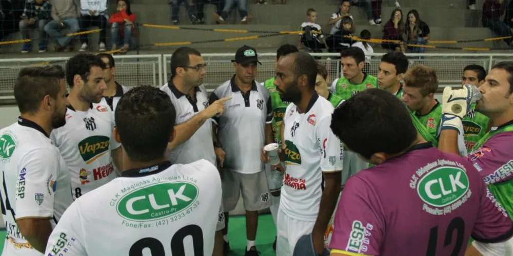 Imagem ilustrativa da imagem Caramuru Futsal estreia com derrota no Paranaense