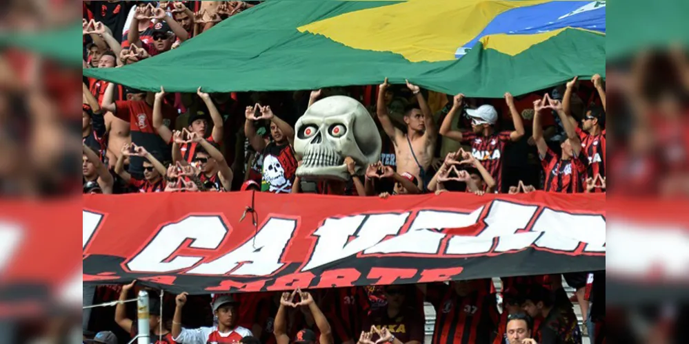 Imagem ilustrativa da imagem Torcida do Atlético-PR desafia time para partida de futebol