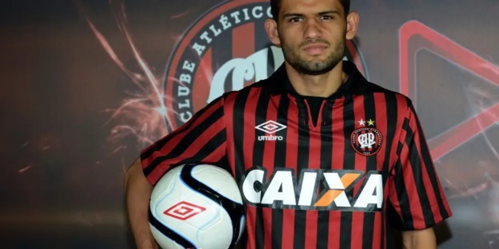 Imagem ilustrativa da imagem Atlético-PR confirma reforço do volante Jadson, da Udinese