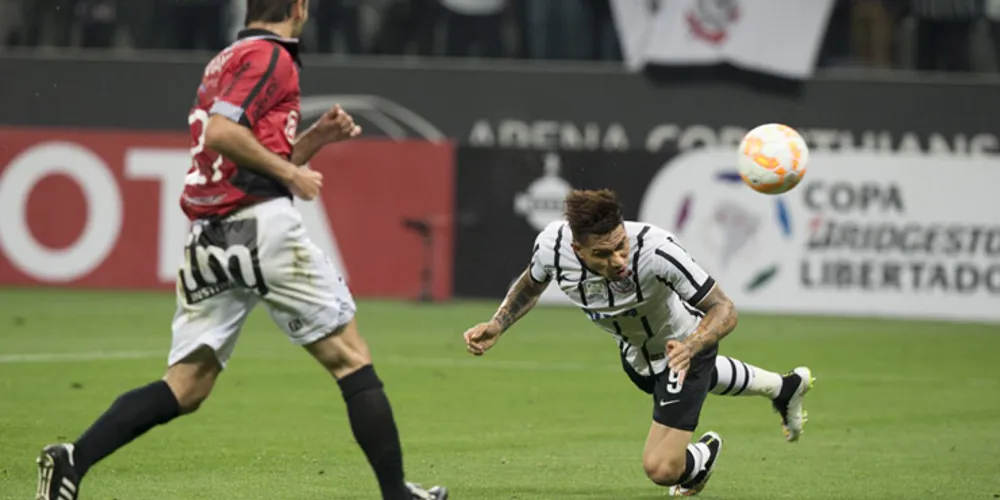 Imagem ilustrativa da imagem Corinthians goleia o Danubio e briga por melhor campanha