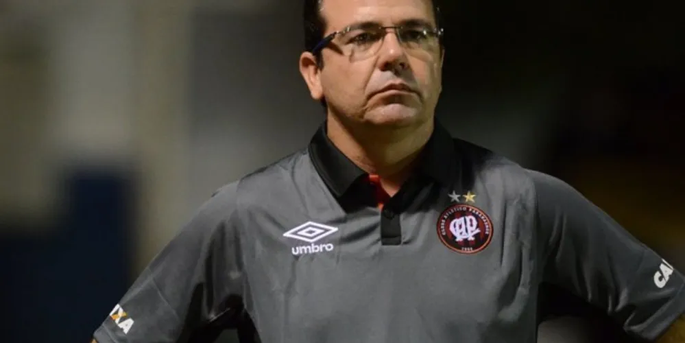 Imagem ilustrativa da imagem Enderson vê Atlético-PR fortalecido após Estadual