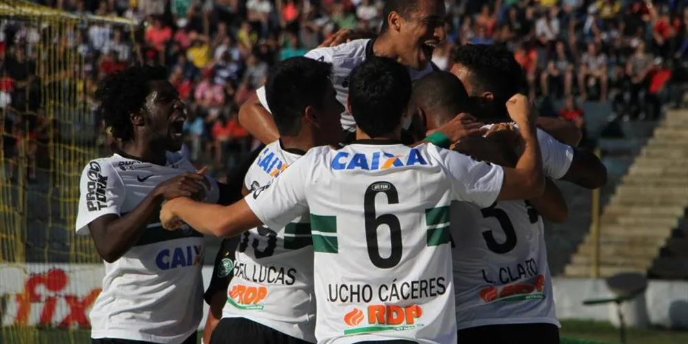 Imagem ilustrativa da imagem Coritiba fura bloqueio do Cascavel e abre grande vantagem para avançar à semifinal do Paranaense