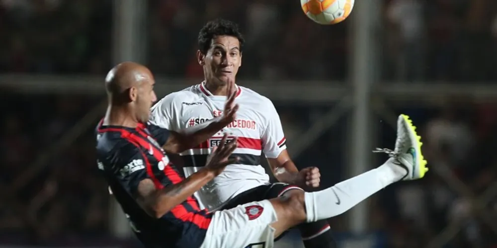 Imagem ilustrativa da imagem São Paulo perde, mas segue na luta por vaga na Libertadores
