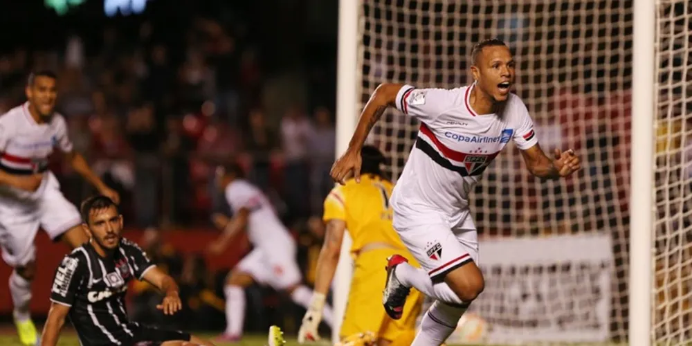 Imagem ilustrativa da imagem São Paulo vence Corinthians e garante vaga nas oitavas