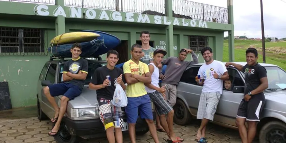 Imagem ilustrativa da imagem Escolinha de Canoagem participa da Copa Brasil