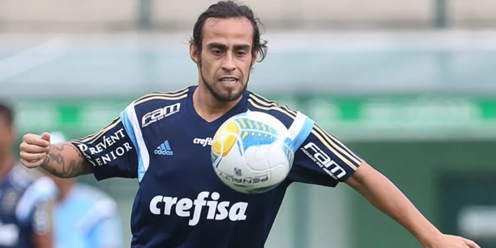 Imagem ilustrativa da imagem Oswaldo esboça titulares do Palmeiras para clássico