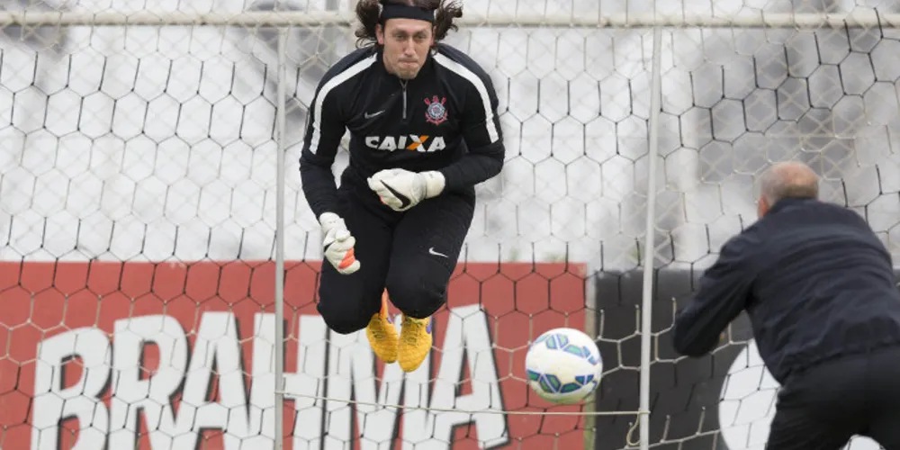 Imagem ilustrativa da imagem Cássio espera recuperar confiança após dois jogos sem sofrer gols