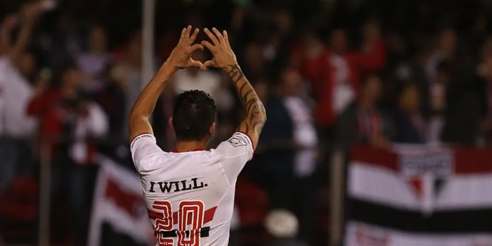 Imagem ilustrativa da imagem Centurión marca de cabeça e São Paulo sai na frente do Cruzeiro