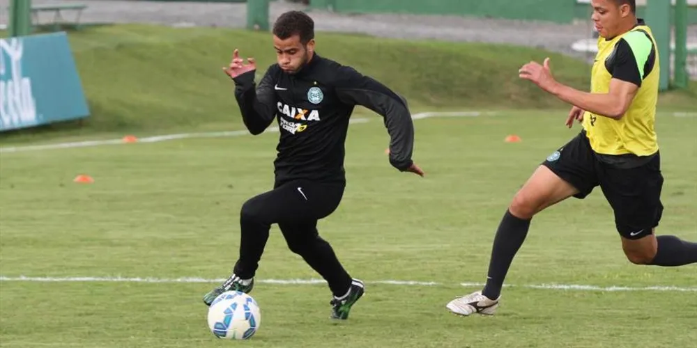 Imagem ilustrativa da imagem Coritiba volta a treinar de olho no Fortaleza