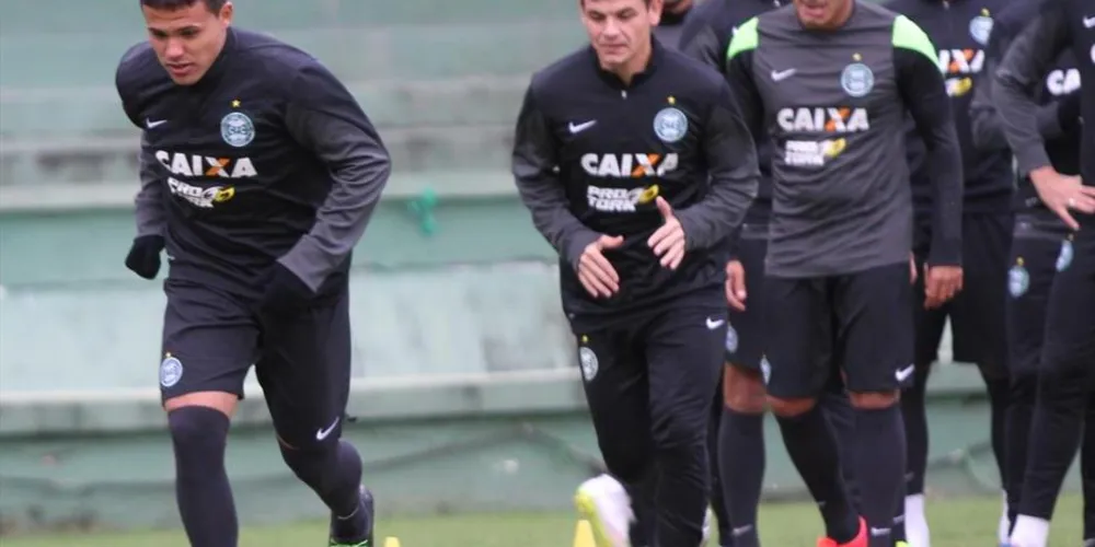 Imagem ilustrativa da imagem Coritiba encara Fortaleza para reverter placar