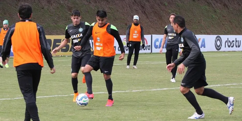 Imagem ilustrativa da imagem Coritiba faz último treino antes da estreia no Brasileirão