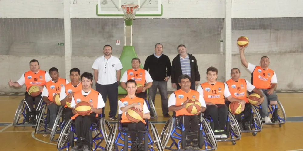 Imagem ilustrativa da imagem Falcão Basquete Sobre Rodas recebe novo uniforme