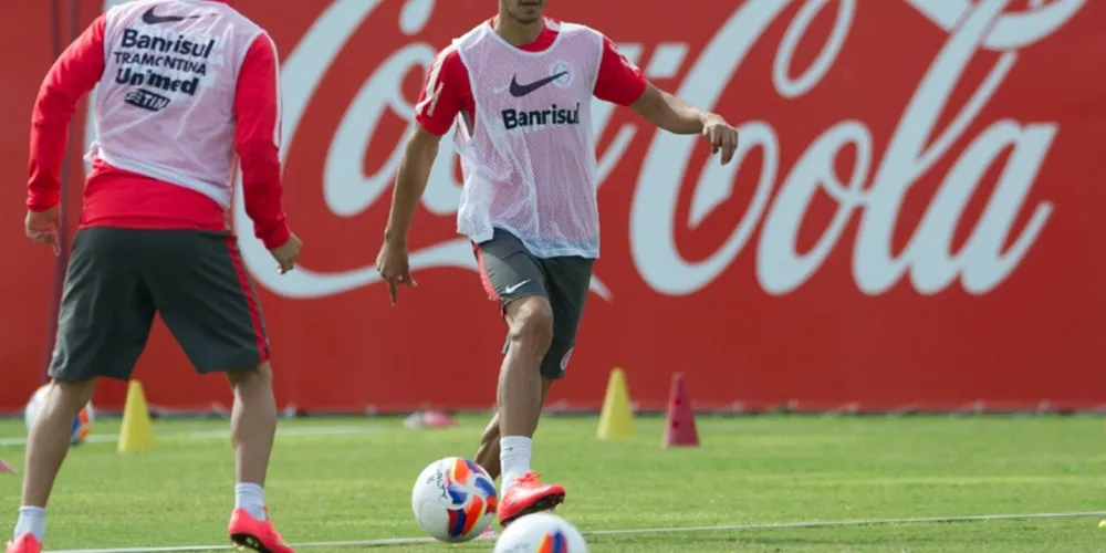 Imagem ilustrativa da imagem Reforçado de Nilmar, Inter treina para duelo com Santa Fé