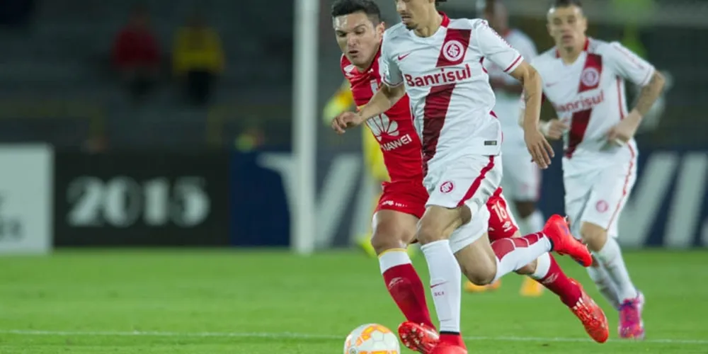 Imagem ilustrativa da imagem Inter sofre gol no fim e lutará pela virada no Beira-Rio