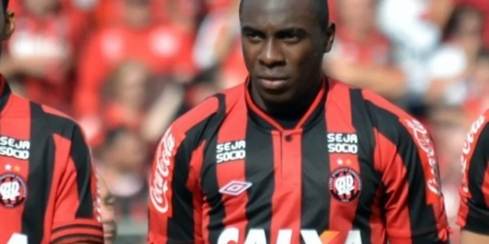 Imagem ilustrativa da imagem Ex-zagueiro do Palmeiras é multado em quase R$ 80 mil por injúria racial