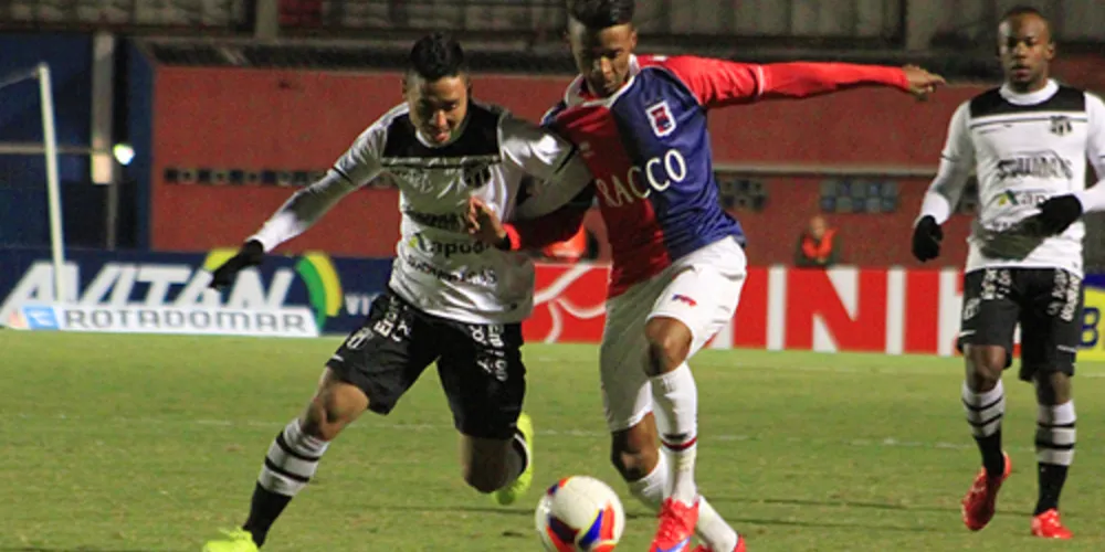 Imagem ilustrativa da imagem Paraná estreia com vitória na Série B