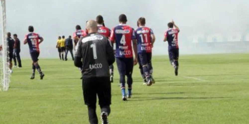 Imagem ilustrativa da imagem Fora de casa, Paraná é goleado pelo Santa Cruz na Série B