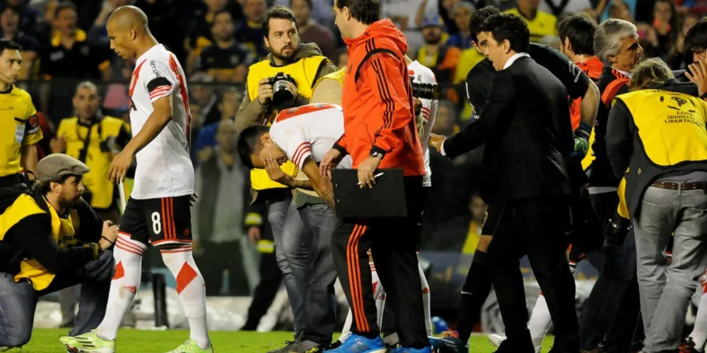 Imagem ilustrativa da imagem Justiça argentina interdita La Bombonera após violência em estádio