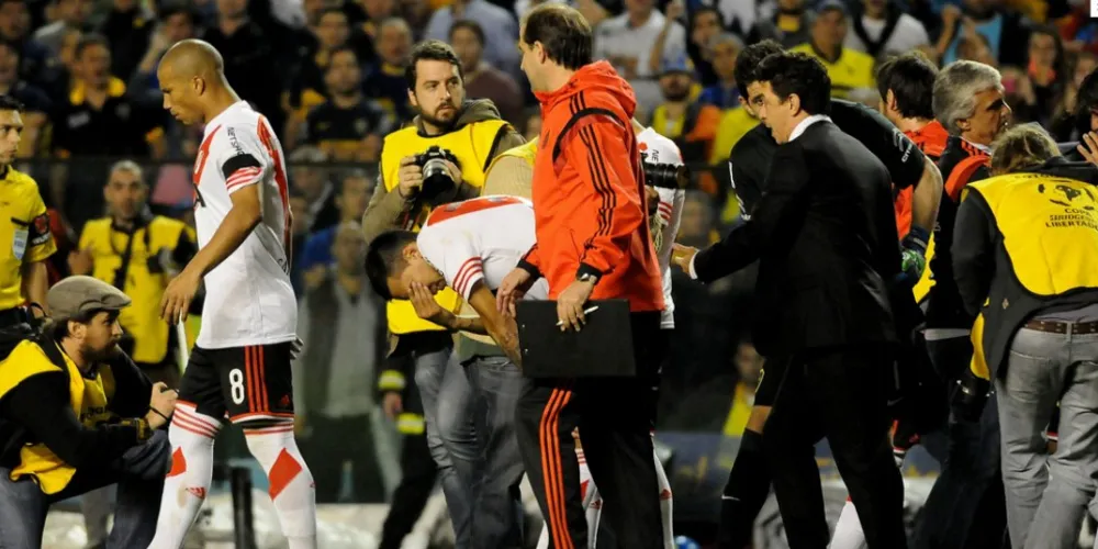 Imagem ilustrativa da imagem Após ser atingido, atleta do River é diagnosticado com inflamação no cérebro